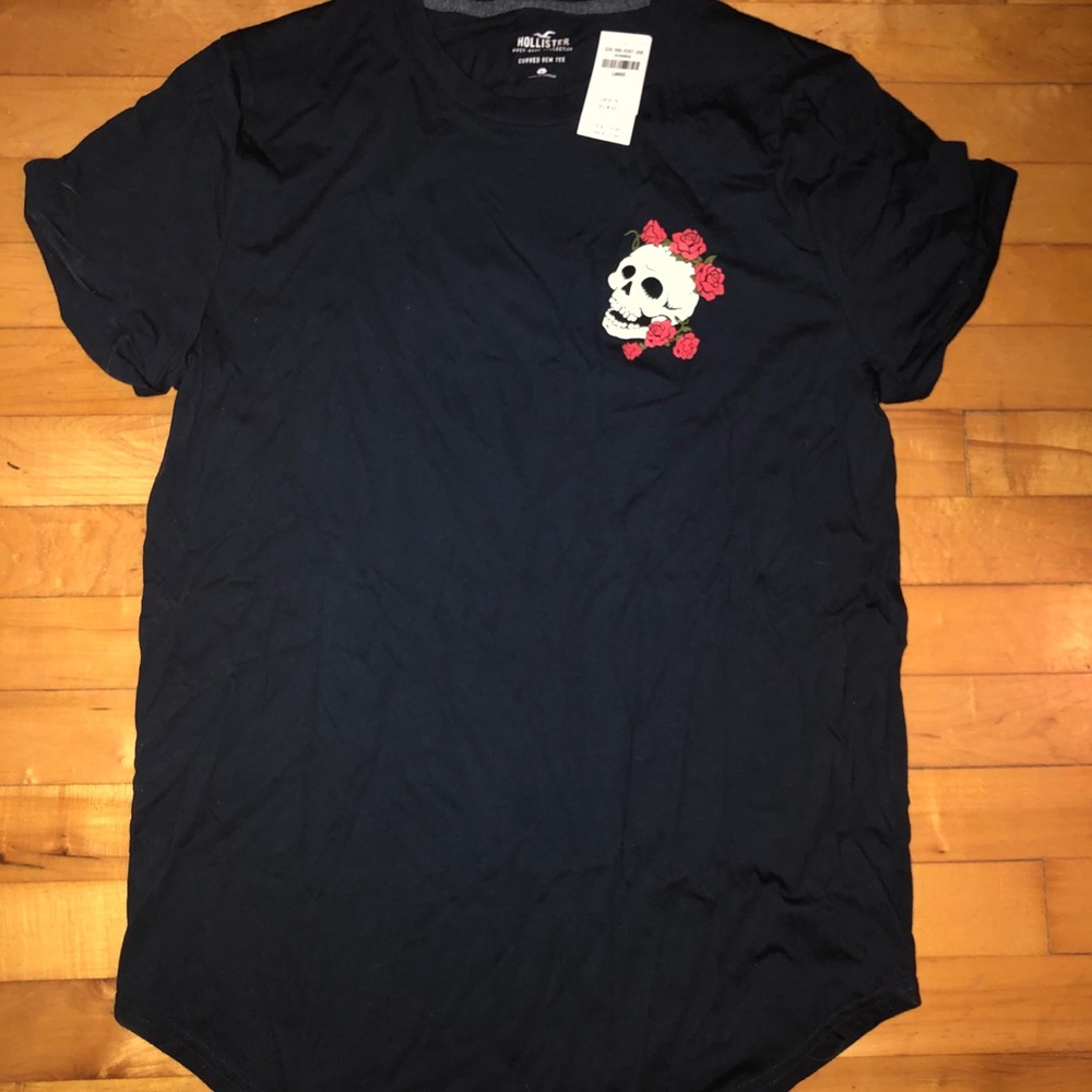 Curved Hollister Skull Tee
